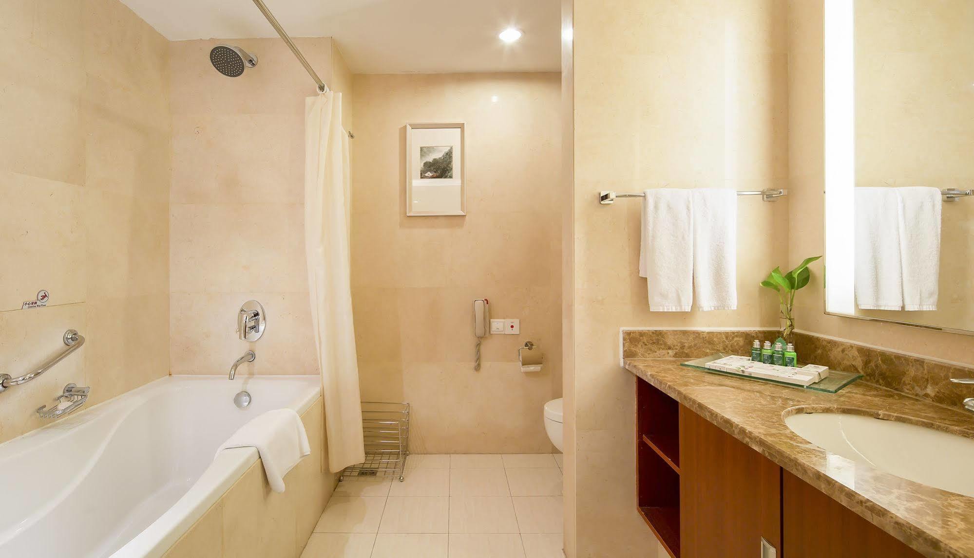 Landison Plaza International Hotel Zhenjiang  Exterior foto